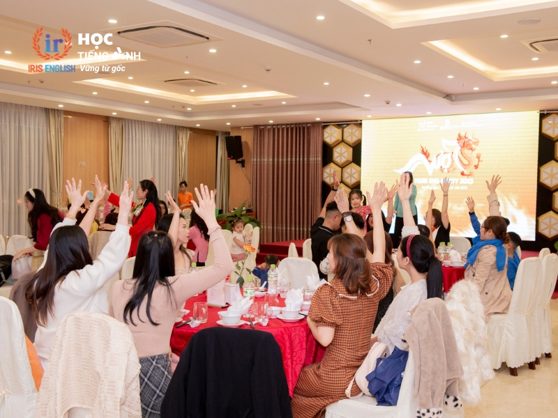 iris english year end party 2023 vuot 5