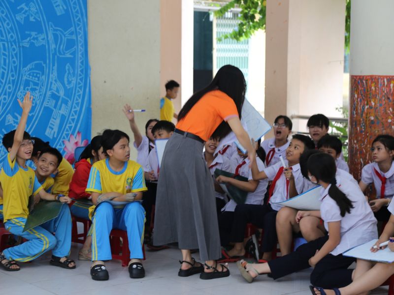 IRIS Junior - Chương trình "Rung Chuông Vàng" tại Tiểu học Lê Quang Sung 3 iris junior chuong trinh rung chuong vang tai tieu hoc le quang sung 3