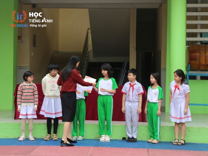 iris junior tang hoc bong don xuan 2024 tai tieu hoc huynh ngoc hue 2