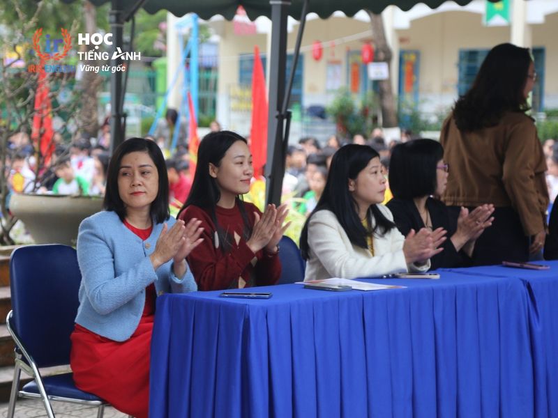 iris junior tang hoc bong don xuan 2024 tai tieu hoc huynh ngoc hue