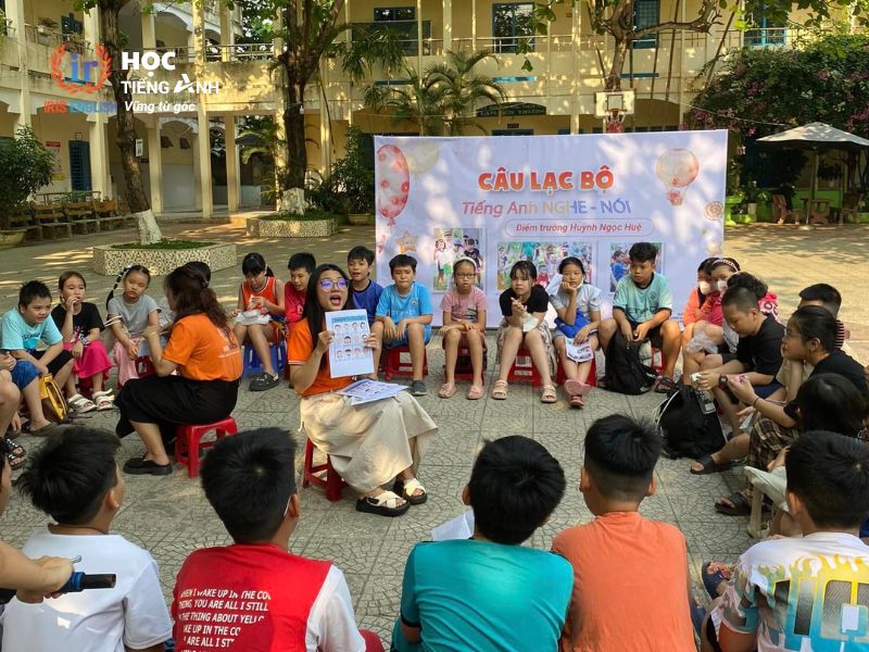 iris junior trien khai cau lac bo tieng anh nghe noi tai da nang 1