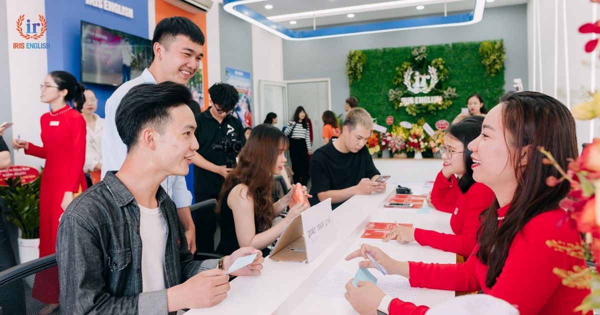 Giới thiệu trung tâm tiếng Anh vững từ gốc - IRIS English