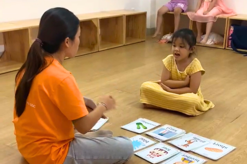 Khóa học dành cho kids 23 chuong trinh hoc tieng anh cho tre em nhac nho don doc