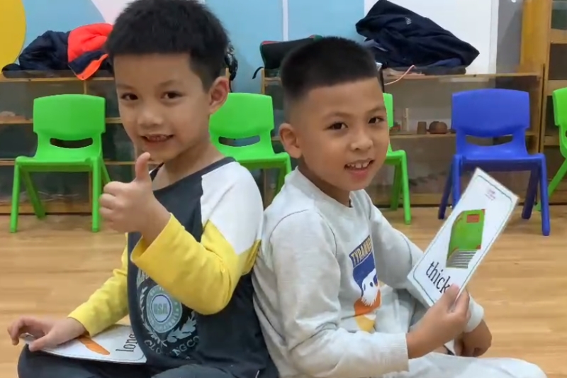 Khóa học dành cho kids 24 chuong trinh hoc tieng anh cho tre em tao dong luc bam muc tieu