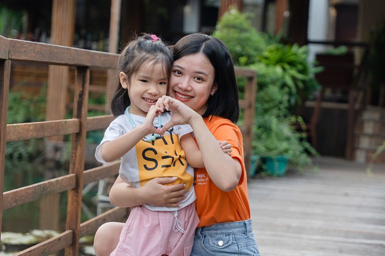 IRIS English – Học Tiếng Anh vững từ gốc 17 chuong trinh tieng anh cho tre man non 768x512 1